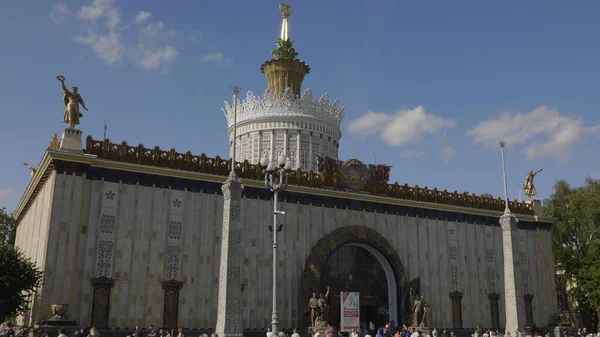 Moscú Julio Caminar Gente Por Vdnkh Julio 2019 Moscú Rusia —  Fotos de Stock