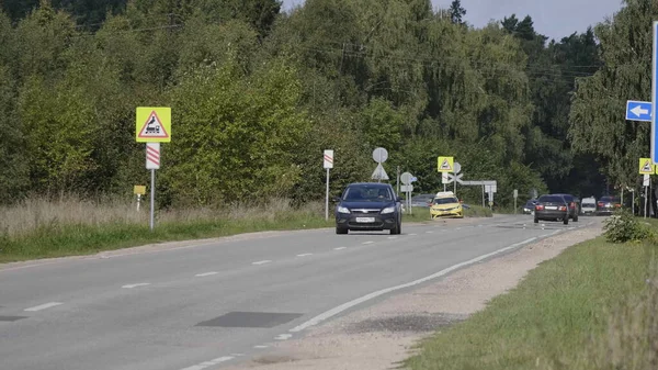 Moscú Rusia Junio 2021 Automóvil Pasajeros Está Conduciendo Carretera Junio — Foto de Stock