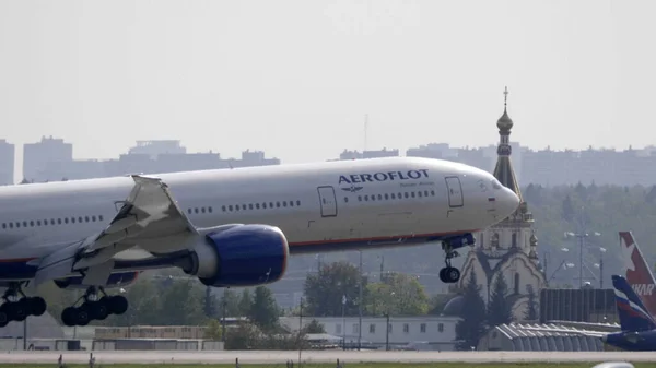 Moscow Russia Maja 2018 Firma Samolot Pasażerski Aeroflot Ląduje Lotnisku — Zdjęcie stockowe