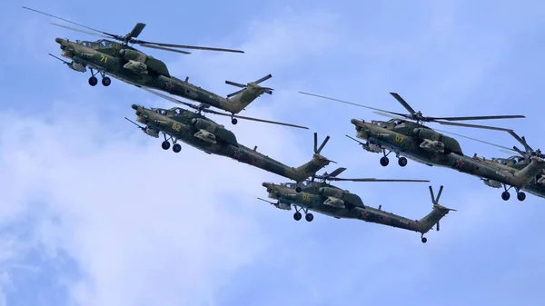 Kubinka Russia Μαΐου 2021 Επίθεση Ελικοπτέρων Mil Αεροβική Ομάδα Στριζι — Φωτογραφία Αρχείου