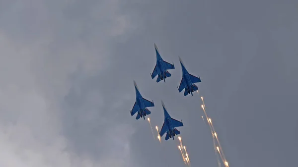 2021年7月25日 俄罗斯朱科夫斯基机场 俄罗斯骑士团乘坐国际航空航天沙龙Su 35型飞机Maks 2021 — 图库照片