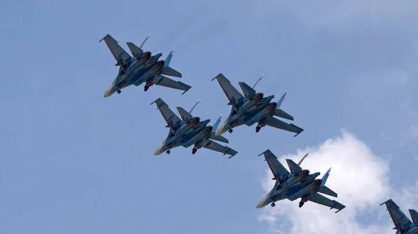 モスクワロシアZhukovsky飛行場25 7月2021 航空機のロシア騎士国際航空宇宙サロンのSu Maks 2021 — ストック写真