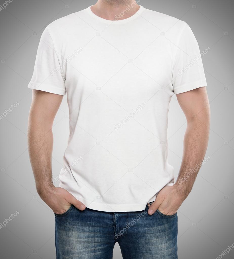 Aproximación Mediana distorsión Hombre playera blanca fotos de stock, imágenes de Hombre playera blanca sin  royalties | Depositphotos