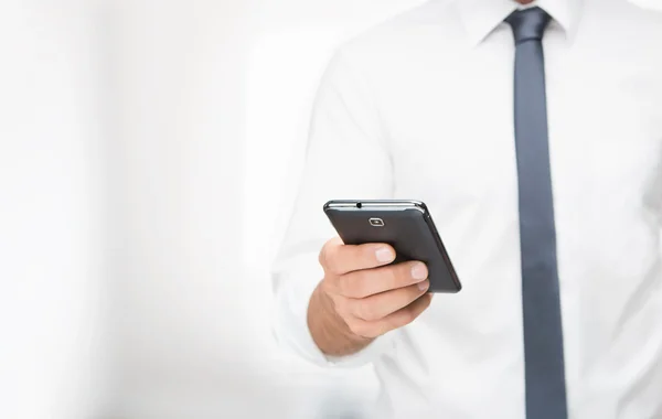 Uso del teléfono inteligente — Foto de Stock