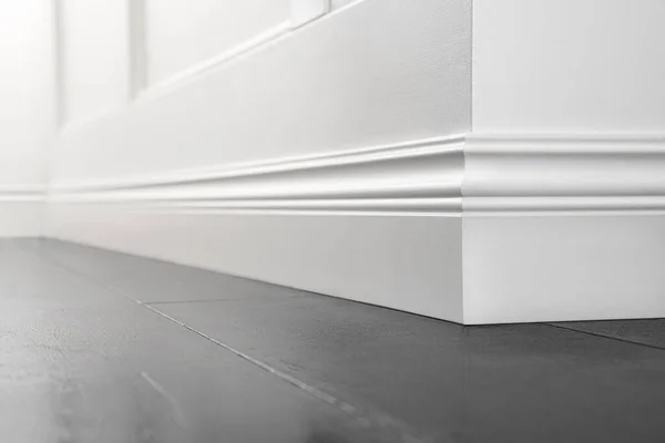 Close Decorative Moulding White Baseboard Corner Empty Room Copy Space Stockbild