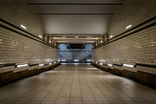 Alter Leerer Bahn Eingang Mit Kopierraum Stockbild