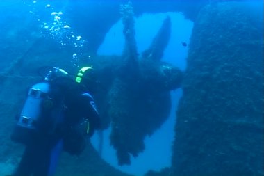 Gemi enkazının sualtı dalış video