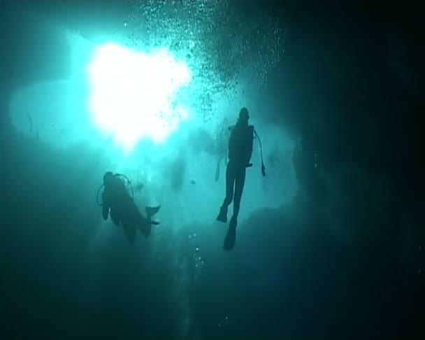 Bajo el agua — Vídeo de stock