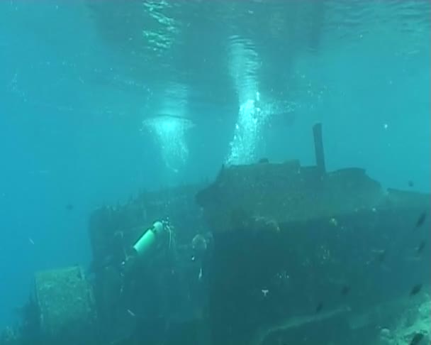 Ship wreck underwater diving video — Stock Video