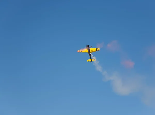 Samolot latający po niebie — Zdjęcie stockowe