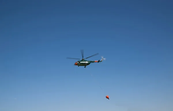 Helikopter w niebo pokazy lotnicze — Zdjęcie stockowe