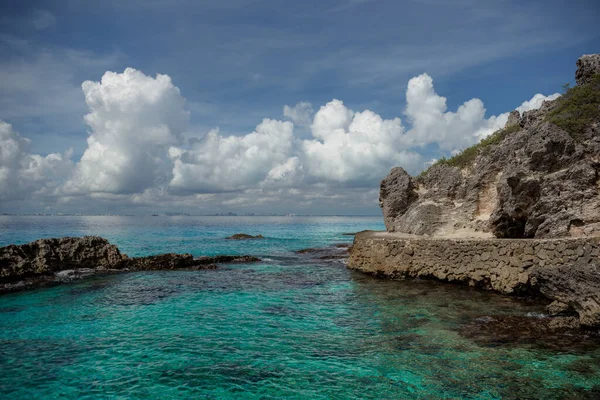 Rocky Caribbean Sea Coastline Rocks Azure Water Isle Women —  Fotos de Stock