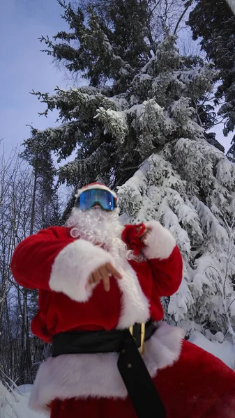 Retrato Papai Noel Óculos Esqui Floresta Inverno Tempo Natal — Fotografia de Stock