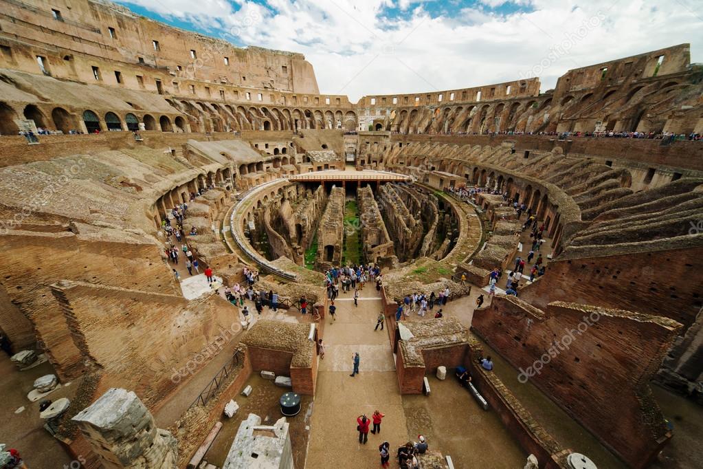 inside of colosseum in rome, italy | 图库照片 08Вячесла