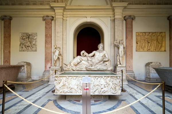 Římské sochy ve vatikánském muzeu v Římě — Stock fotografie