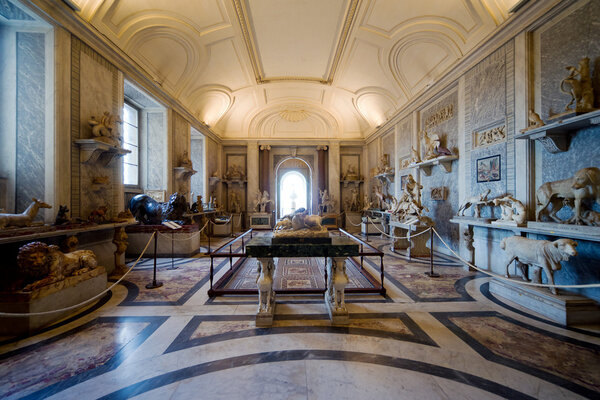 Римские статуи в музее Ватикана в Риме
