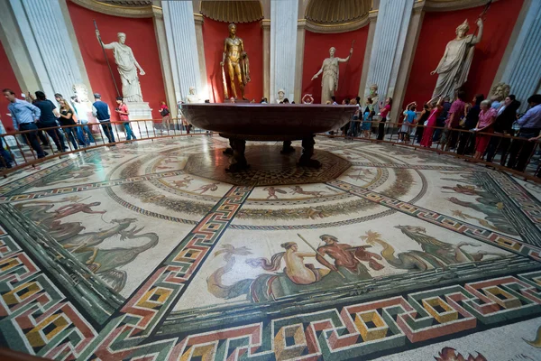 Antikkens romerske statuer og mosaikk i Vatikanmuseet – stockfoto