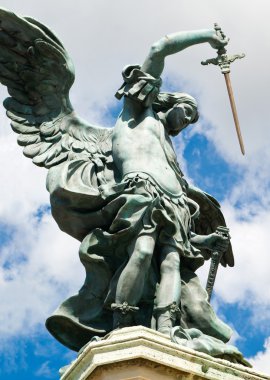 Saint michael heykelin üstündeki castel sant'angelo, rome