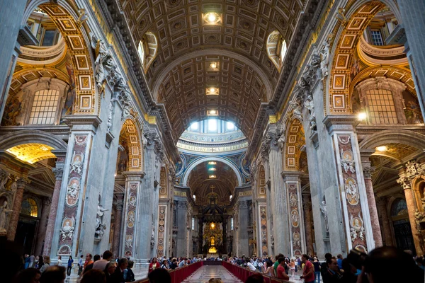 Interiören i st. peters basilikan, Rom — Stockfoto