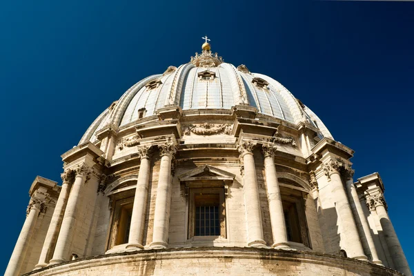 St. peter's Basiliek koepel, rome, Italië — Stockfoto