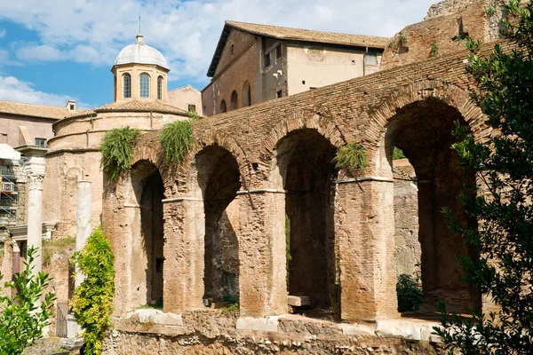 Ruina del Foro Romano en Roma, Italia — Foto de Stock