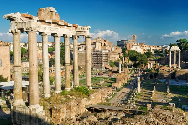 Tempel av saturn. beskåda av det romerska forumet i Rom, Italien — Stockfoto