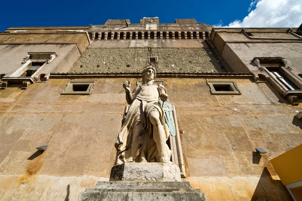 Estátua do Arcanjo Miguel em Castel Sant 'Angelo, Roma — Fotografia de Stock