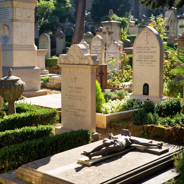 Non-Catholic cemetery in Rome, Italy — Stock Photo, Image