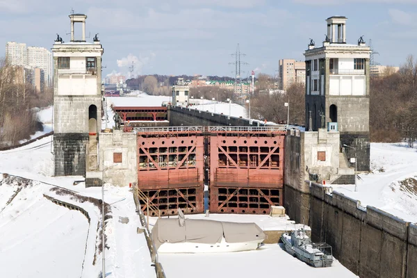 Floodgates on the Moscow canal in winter — Stock Photo, Image