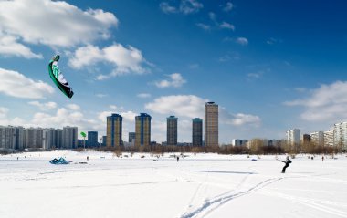 donmuş bir gölün kiting kar