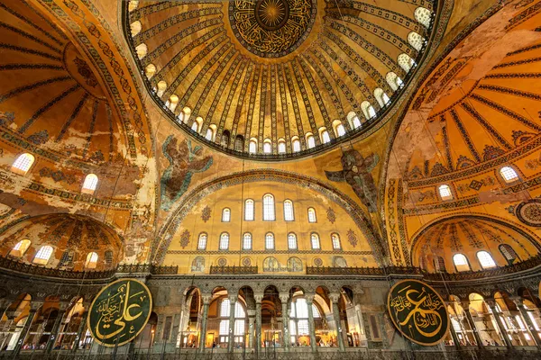 Uvnitř hagia Sofia v Istanbulu, Turecko — Stock fotografie
