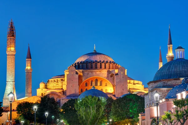 View of the Hagia Sophia at night in Istanbul, Turkey — Stock Photo, Image