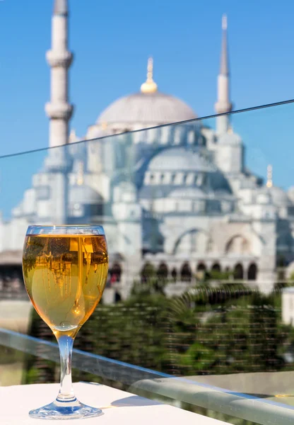 Pohled na Modrou mešitu z restaurace, istanbul, Turecko — Stock fotografie