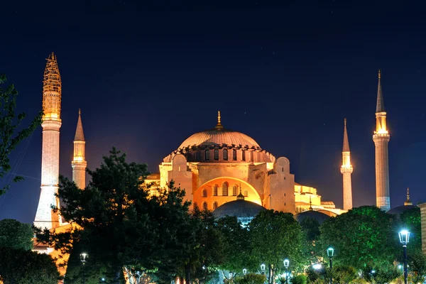 Vista de la Santa Sofía por la noche en Estambul —  Fotos de Stock