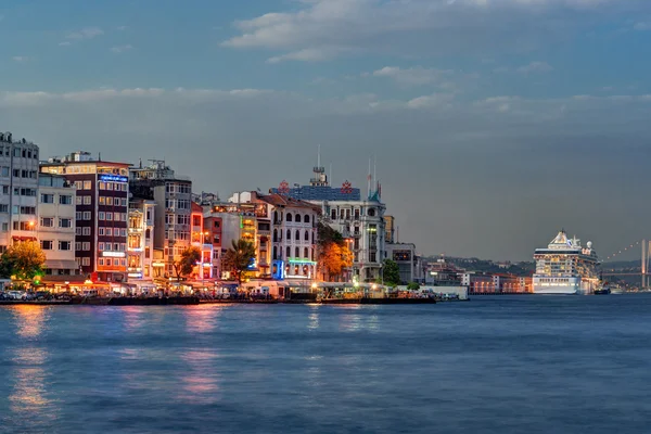 Istanbul e Bosforo di notte — Foto Stock