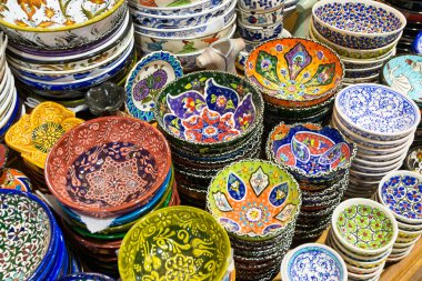 Türkiye 'nin İstanbul kentindeki Grand Bazaar' da Türk seramikleri