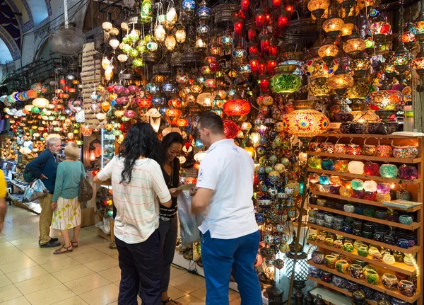 Dentro del Gran Bazar en Estambul, Turquía —  Fotos de Stock