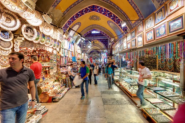 Dentro del Gran Bazar en Estambul, Turquía — Foto de Stock