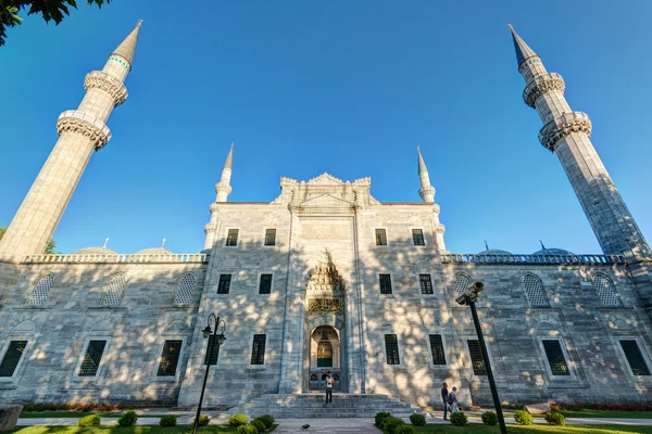 Pohled na průčelí suleymaniye mešita v Istanbulu, Turecko — Stock fotografie