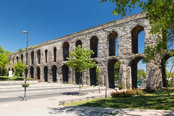 Aqueduct of Valens in Istanbul, Turkey — Stock Photo, Image