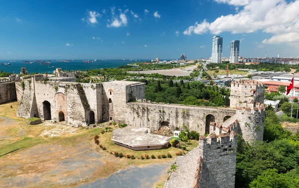在土耳其伊斯坦布尔的 yedikule 堡垒 — 图库照片