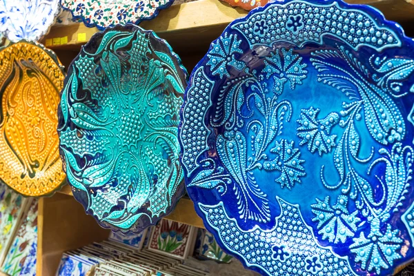 Turecká keramika na Velkém bazaru v Istanbulu, Turecko — Stock fotografie