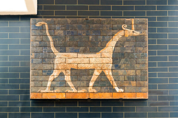 Фрагмент Вавилонских ворот Иштар в Стамбуле Археоло
