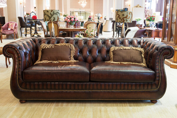 Классический кожаный диван
