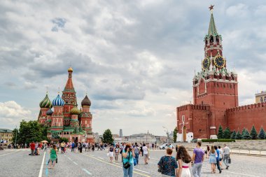 kırmızı kare üzerinde 13 Temmuz 2013 yılında Moskova, rus turistler