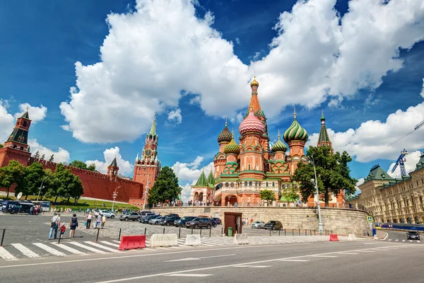 Catedral de São Basílio na Praça Vermelha em Moscou, Rússia. (Pokr — Fotografia de Stock