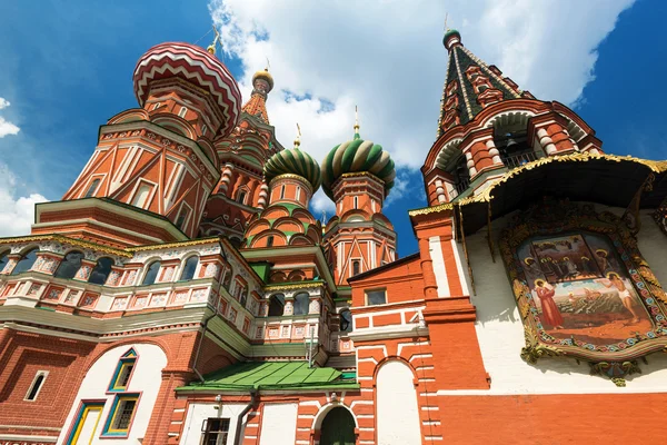 Saint basil katedralen på Röda torget i Moskva, Ryssland — Stockfoto