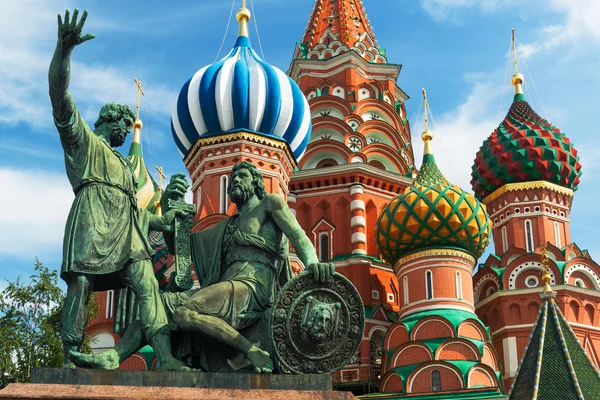 Monument to Minin and Pozharsky on Red Square in Moscow — Stock Photo, Image