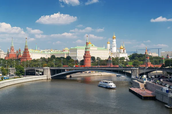 モスクワのクレムリンとモスクワの川の眺め — ストック写真