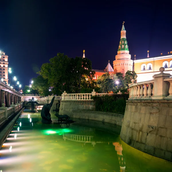 Манежная площадь ночью в Москве — стоковое фото